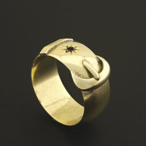 9ct Yellow Gold Garnet Buckle Ring