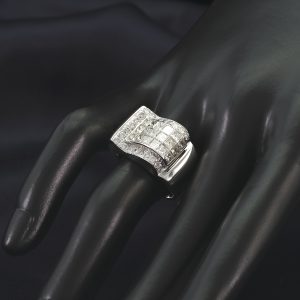 18ct White Gold 1.70ct Diamond Buckle Ring
