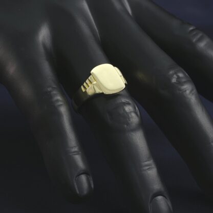 9ct Yellow Gold Signet Ring - Image 4