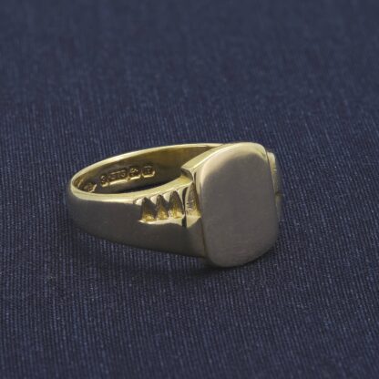 9ct Yellow Gold Signet Ring - Image 2