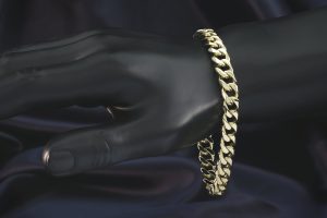 9ct Yellow Gold Curb Bracelet 9&#8243; 9mm