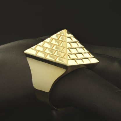 9ct Yellow Gold Pyramid Ring - Image 2