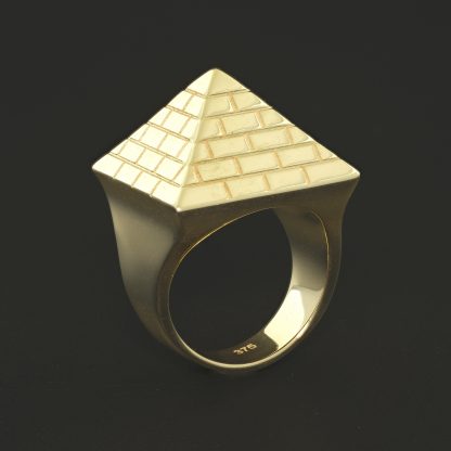 9ct Yellow Gold Pyramid Ring - Image 3