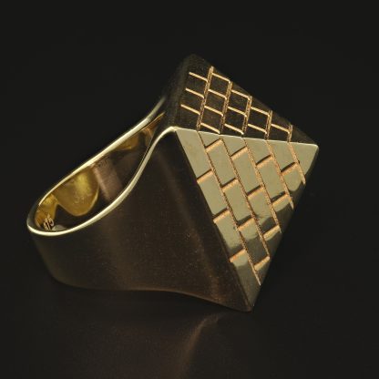 9ct Yellow Gold Pyramid Ring - Image 4