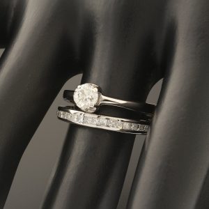 18ct White Gold 0.70ct Round Solitaire Diamond Bridal Set