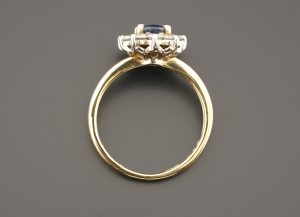 18ct Yellow Gold Sapphire &#038; Diamond Cluster Ring