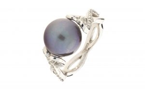 18ct White gold black fresh water pearl &#038; diamond ring