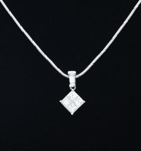 18ct White gold 0.55ct four Princess cut diamond pendant &#038; 14ct Chain
