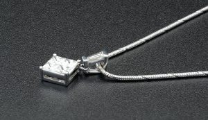 18ct White gold 0.55ct four Princess cut diamond pendant &#038; 14ct Chain