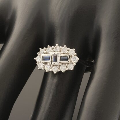 18ct White Gold Sapphire & Diamond Ring - Image 5