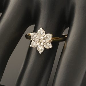 18ct Yellow Gold 1.00ct Diamond Cluster Ring