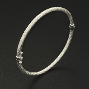 18ct White Gold Patterned Hinge Bangle