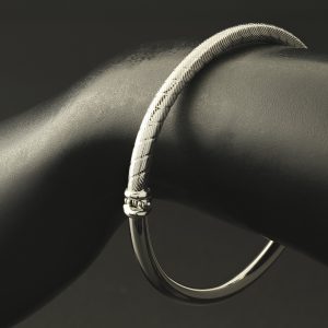 18ct White Gold Patterned Hinge Bangle