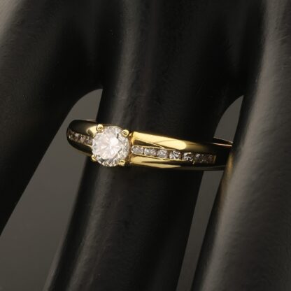 18ct Yellow Gold 0.40ct Round Diamond Solitaire Ring & Diamond Shoulders - Image 5