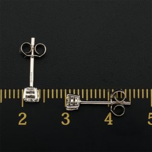 18ct White gold 0.32ct Round Diamond Studs
