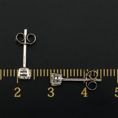 18ct White gold 0.32ct Round Diamond Studs