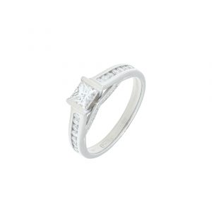 18ct Princess Cut 0.87ct Diamond Ring