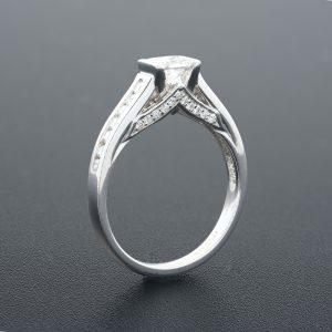 18ct Princess Cut 0.87ct Diamond Ring