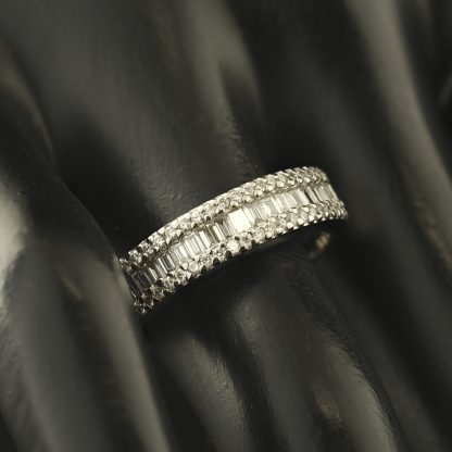 18ct White Gold 0.56ct Diamond Half Eternity Ring - Image 4