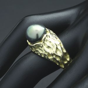 18ct Yellow Gold Tahitian Cultured Pearl Ring