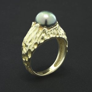 18ct Yellow Gold Tahitian Cultured Pearl Ring