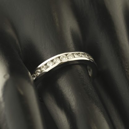 18ct White Gold 1.00ct Diamond Eternity Ring - Image 4