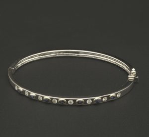 18ct White Gold Diamond and Sapphire Hinge Bangle