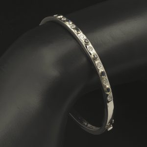 18ct White Gold Diamond and Sapphire Hinge Bangle