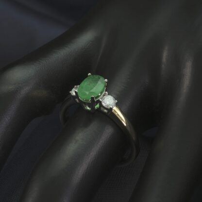 18ct Yellow Gold 0.50ct Emerald 0.15ct Diamond Trilogy Ring - Image 2