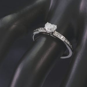 18ct White Gold 0.68ct Diamond Heart Ring