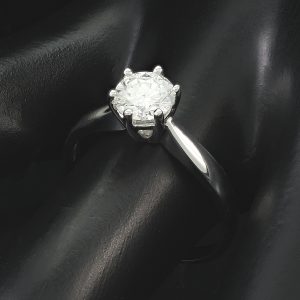 18ct Yellow Gold 0.93ct Round Diamond Solitaire Ring