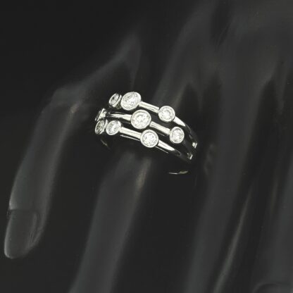 18ct White Gold 1.26ct Diamond Bubble Ring - Image 2