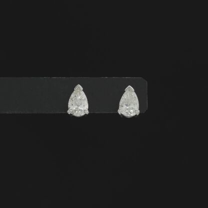 18ct White Gold 1.05ct Pear Shape Diamond Stud Earrings - Image 2