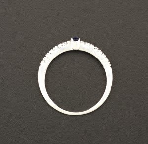 18ct White gold baguette cut sapphire &#038; diamond shoulders