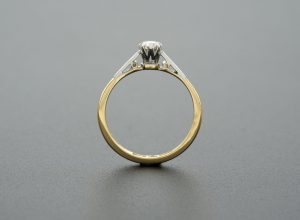 18ct Yellow &#038; white gold 0.20ct diamond solitaire ring