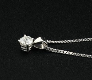 18ct Single Stone Diamond Pendant &#038; Chain