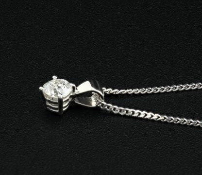 18ct Single Stone Diamond Pendant & Chain