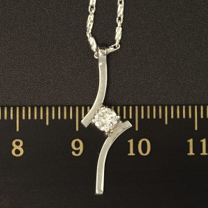 18ct White Gold 0.20ct Diamond Pendant &#038; Chain