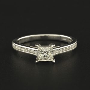 18ct White Gold 0.65ct Canadian Diamond Solitaire Ring Diamond Shoulders