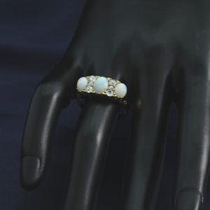 Vintage 18ct Yellow Gold Iridescent Opal &#038; Diamond Ring