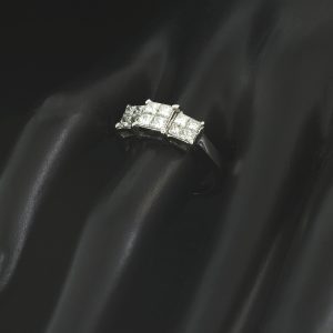 18ct White Gold 1.00ct Princess Cut Diamond Cluster Ring