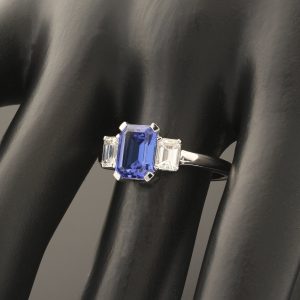18ct White gold Emerald cut tanzanite &#038; Diamond Ring