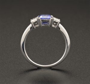 18ct White gold Emerald cut tanzanite &#038; Diamond Ring