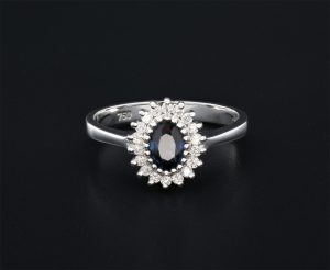18ct White Gold Sapphire &#038; Diamond Cluster Ring